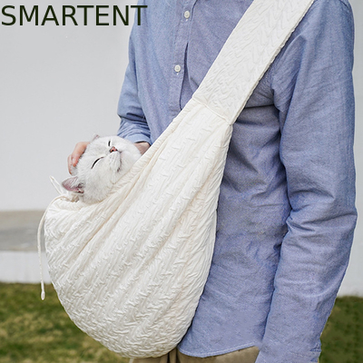 Suministros para mascotas lindos Bolso de hombro para mascotas de poliéster de color blanco Invierno cálido Bolso bandolera para salir Suave y cómodo Bolso para mascotas proveedor