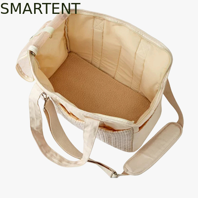 Bolso de viaje de lona beige para gatitos de 38*18*30CM, adorables accesorios para mascotas, bandolera con colección de tela suave proveedor