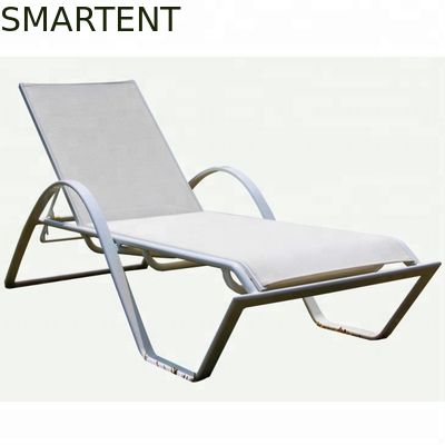 Comprar Ocioso plegable ligero blanco plegable apilable de la playa del moho anti del sillón de la playa Fabricación en línea